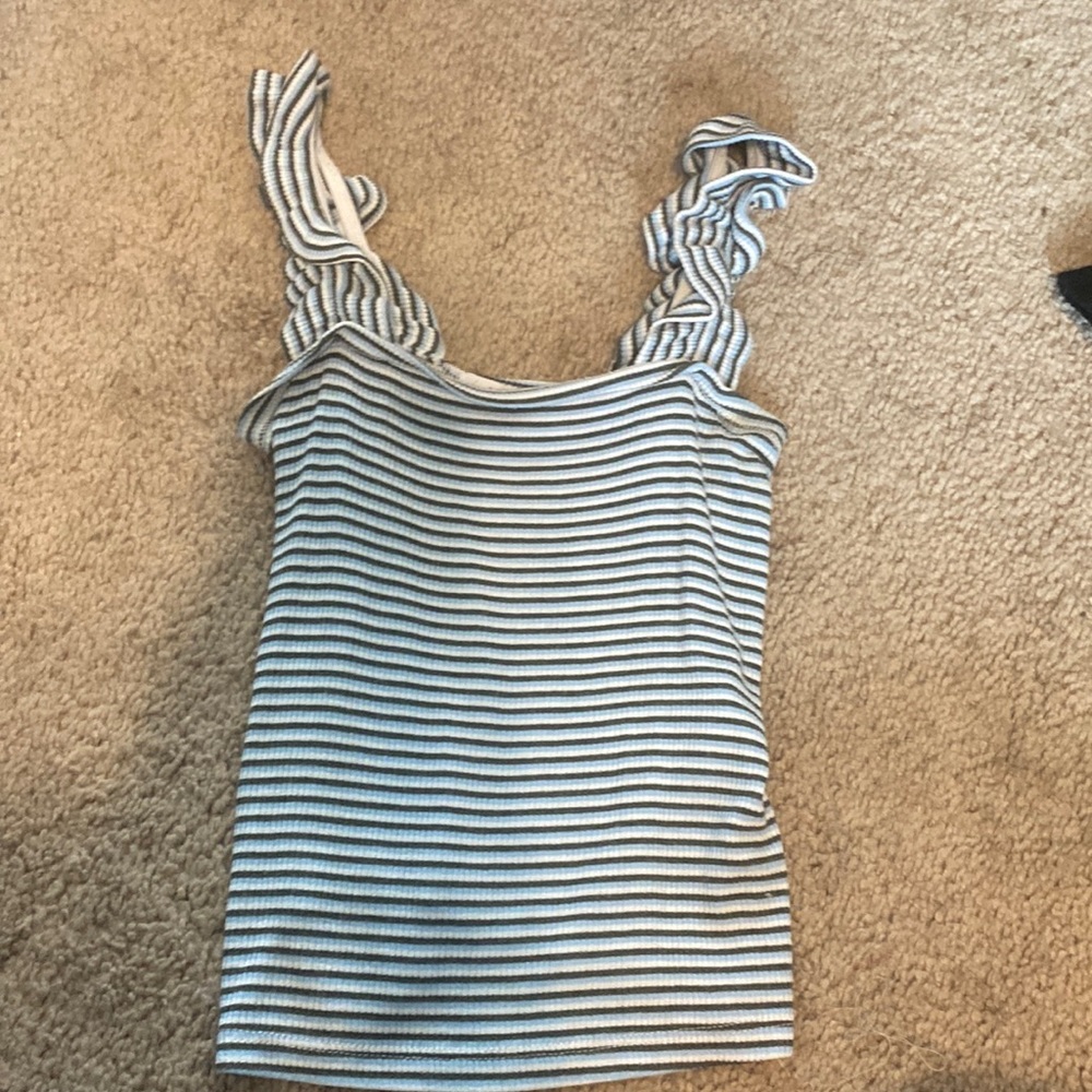 Fitted crop top with ruffle sleeves